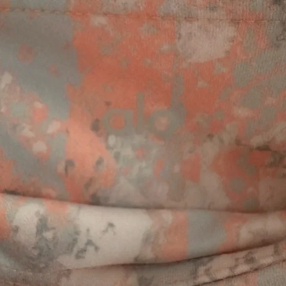 ALO Yoga Leggings - Picture 6 of 9